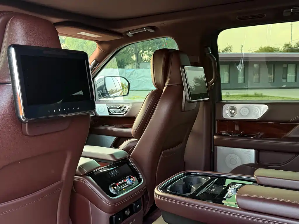 Lincoln Navigator 2020 — фото 16