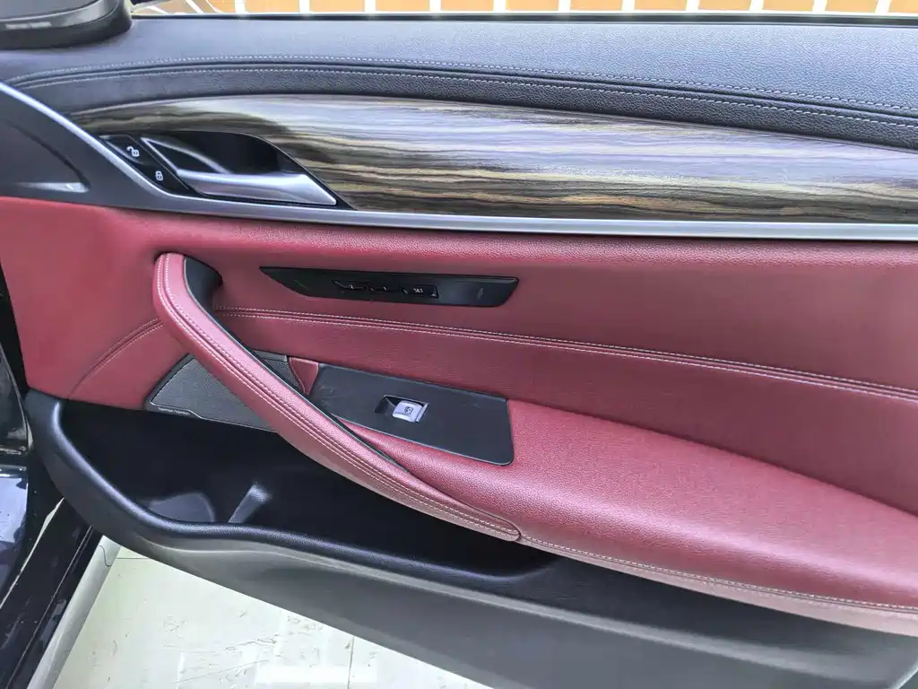 BMW 5 Series 2022 — фото 16