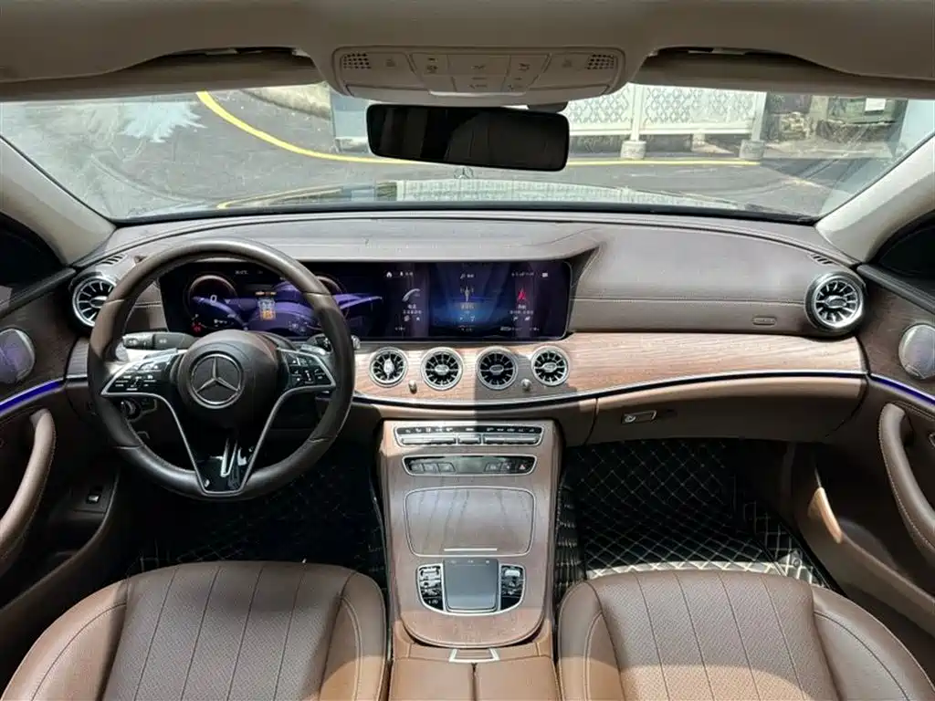 Mercedes-Benz E-Class 2022 — фото 9