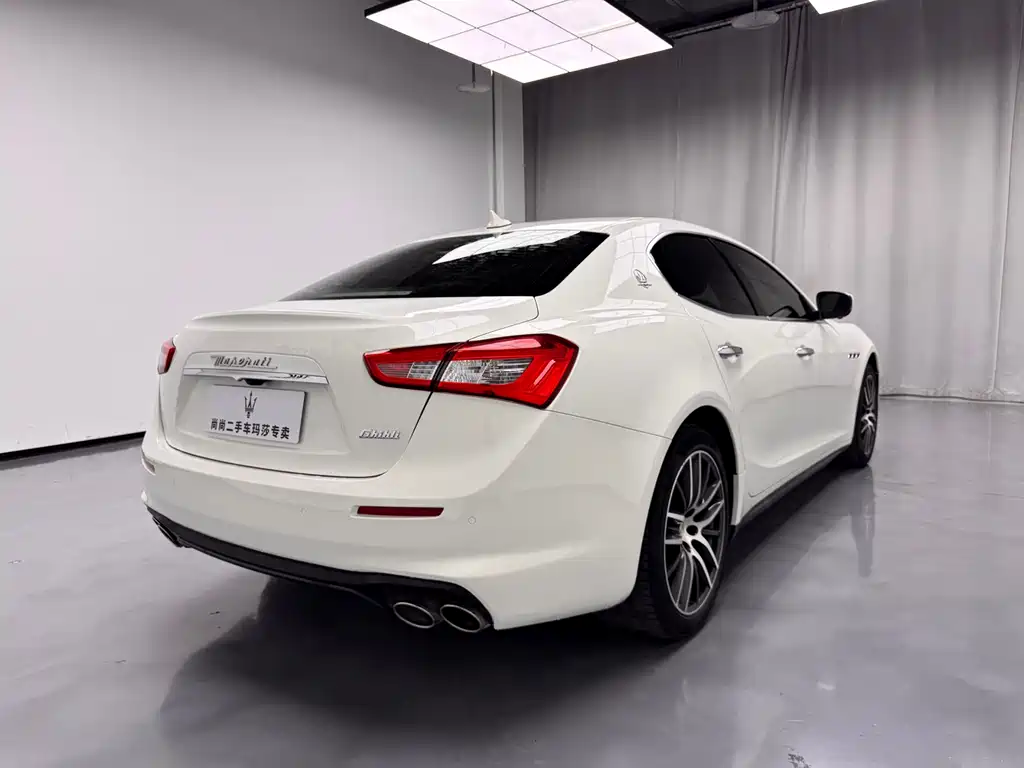 Maserati Ghibli 2018 — фото 24