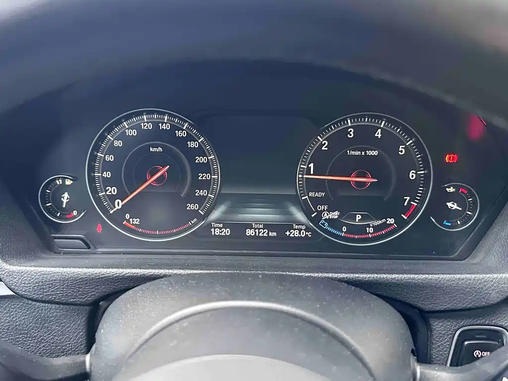BMW 3 Series 2018 — фото 9