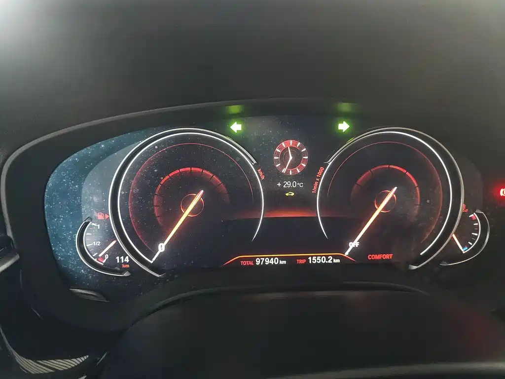BMW 5 Series 2018 — фото 13