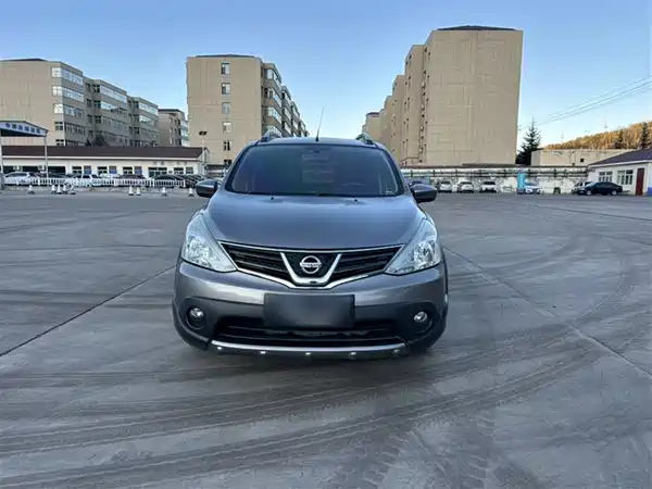 Nissan Livina 2013