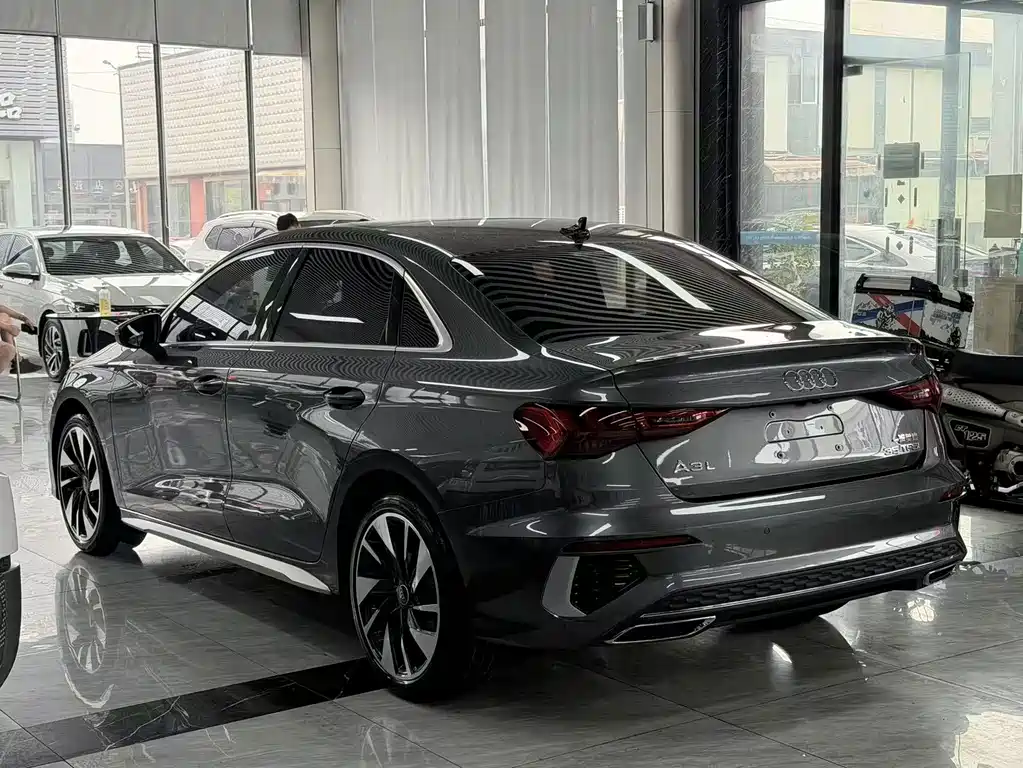 Audi A3 2023 — фото 10