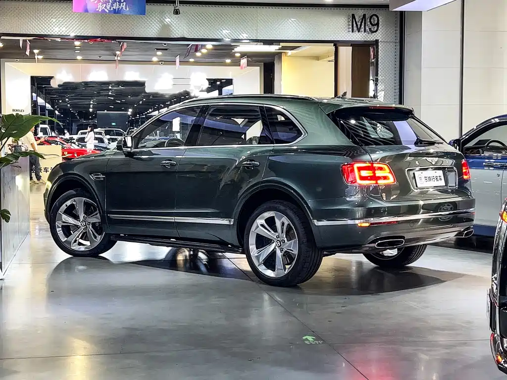 Bentley Bentayga 2018 — фото 4