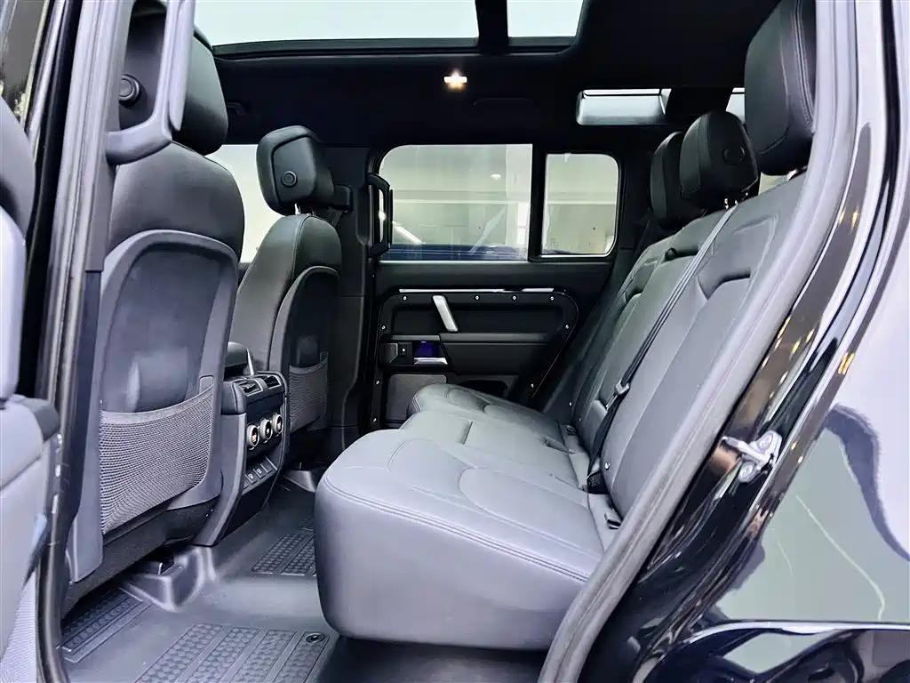 Land Rover Defender 2024 — фото 15