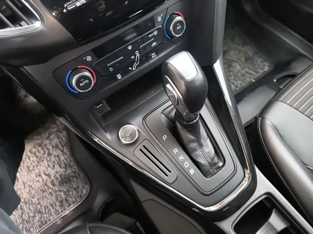 Ford Focus 2017 — фото 14
