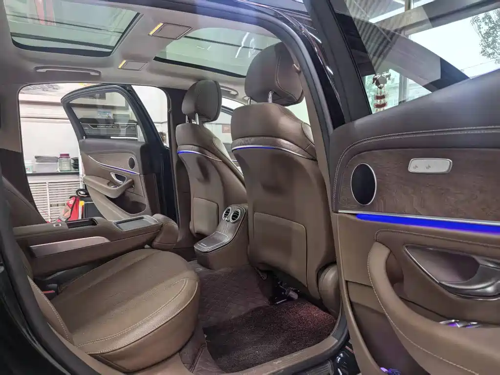 Mercedes-Benz E-Class 2023 — фото 7
