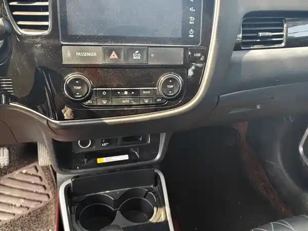 Mitsubishi Outlander 2020