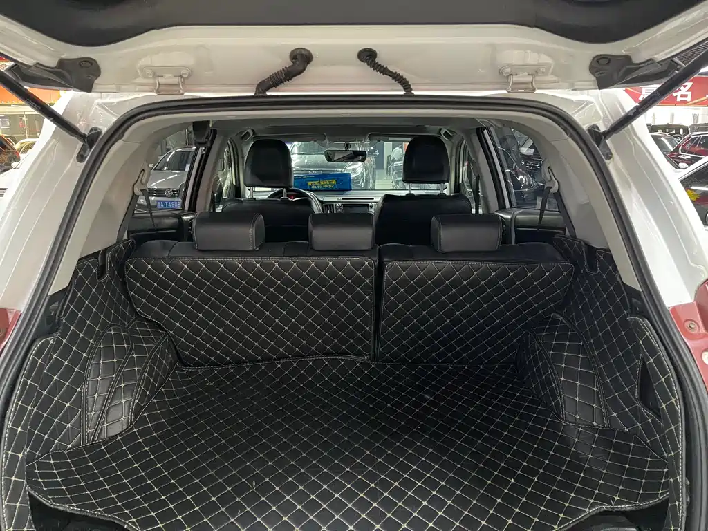 Toyota RAV4 2016 — фото 8
