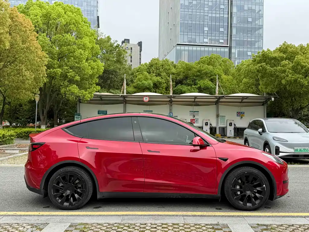 Tesla Model Y 2023 — фото 4