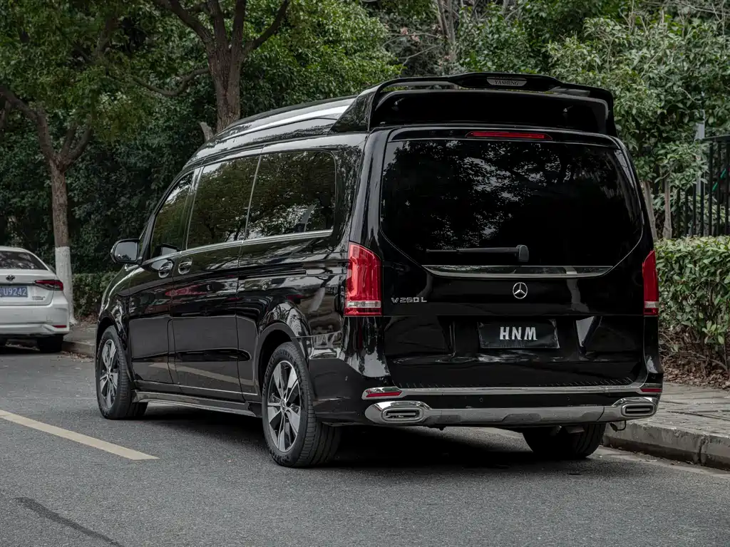 Mercedes-Benz V-Class 2023 — фото 4