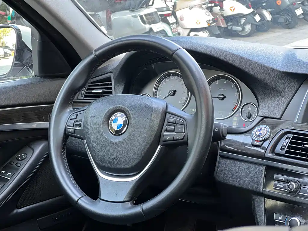 BMW 5 Series 2014 — фото 14