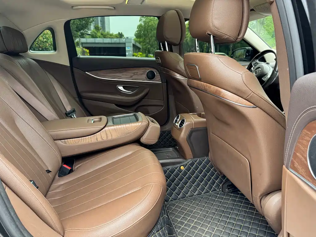 Mercedes-Benz E-Class 2018 — фото 13
