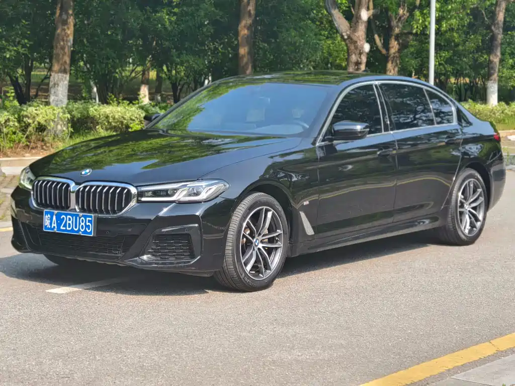 BMW 5 Series 2021 — фото 1