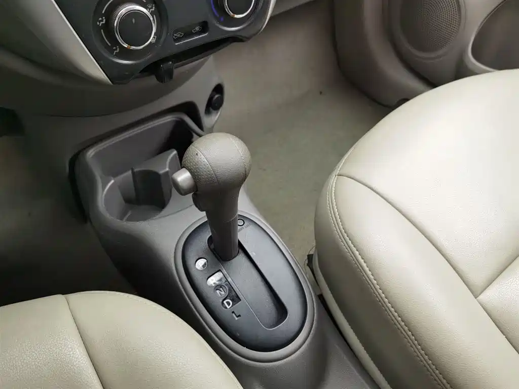 Nissan Sunny 2018 — фото 13