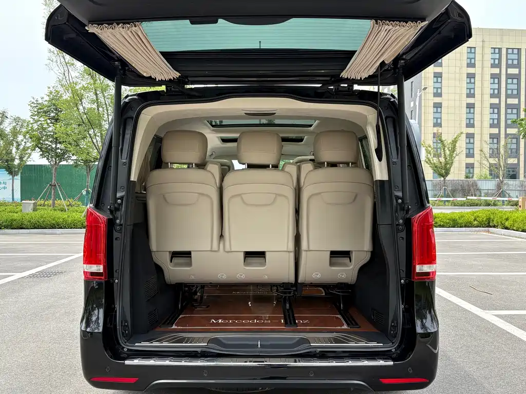 Mercedes-Benz V-Class 2022 — фото 16
