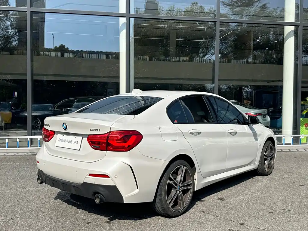 BMW 1 Series 2021