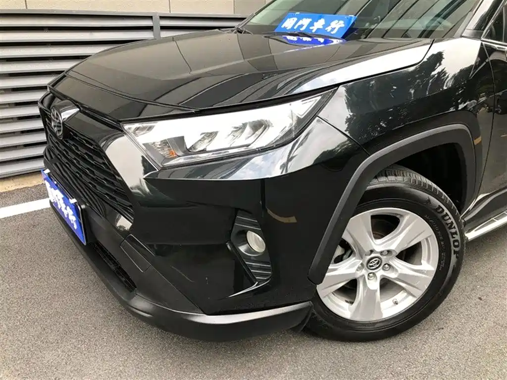 Toyota RAV4 2020 — фото 3