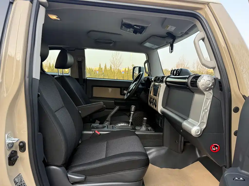 Toyota FJ Cruiser 2020 — фото 11