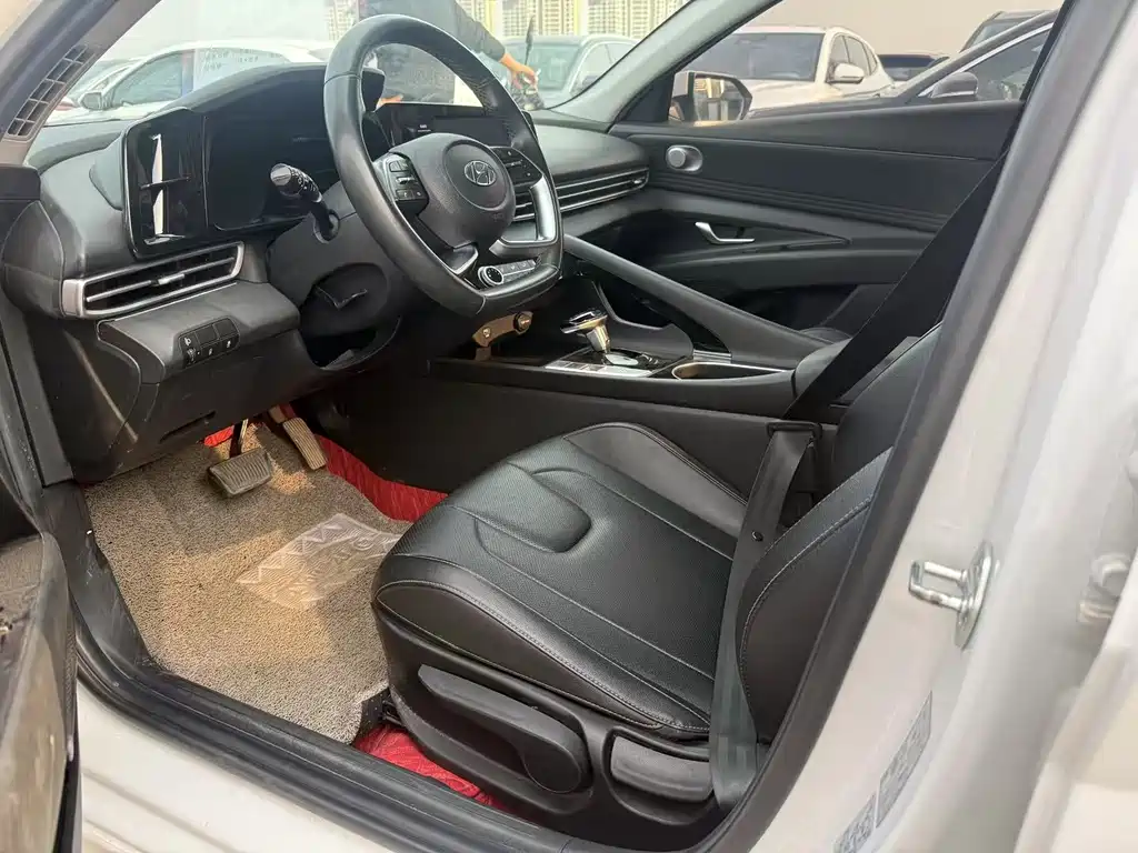 Hyundai Elantra 2022