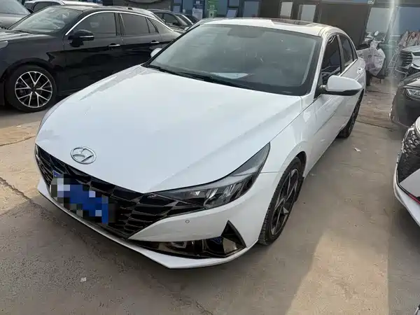 Hyundai Elantra 2022