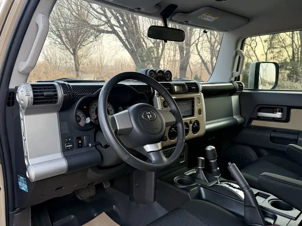 Toyota FJ Cruiser 2020 — фото 10