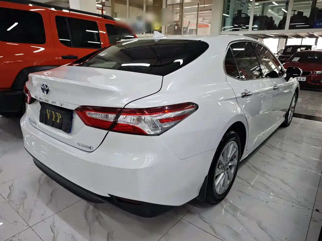 Toyota Camry 2021 — фото 6