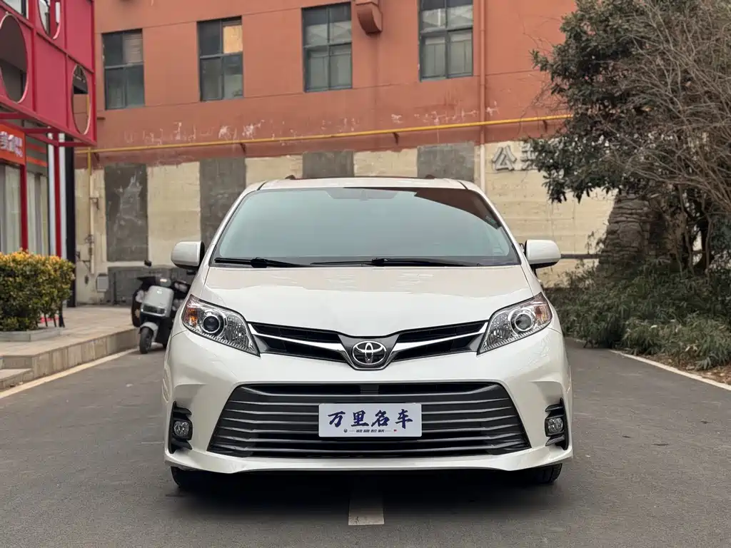 Toyota Sienna 2019 — фото 2