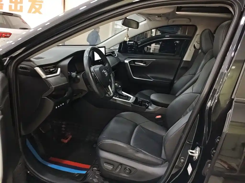 Toyota Wildlander 2023 — фото 11