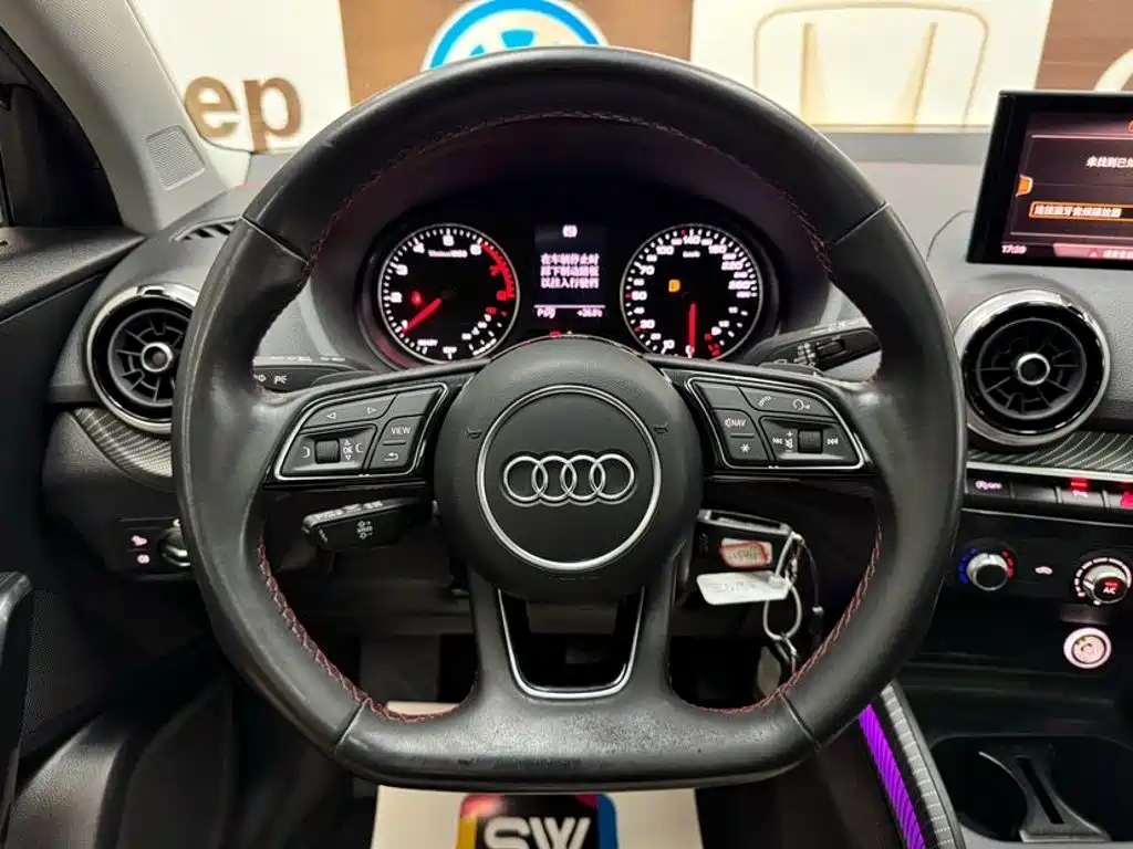 Audi Q2L 2023 — фото 11