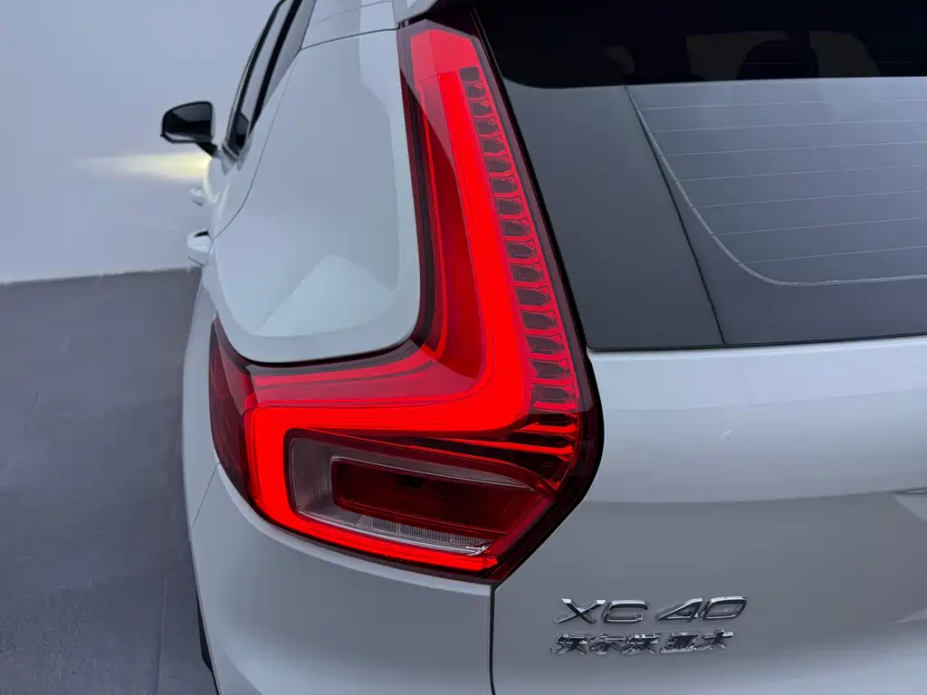 Volvo XC40 2021 — фото 19