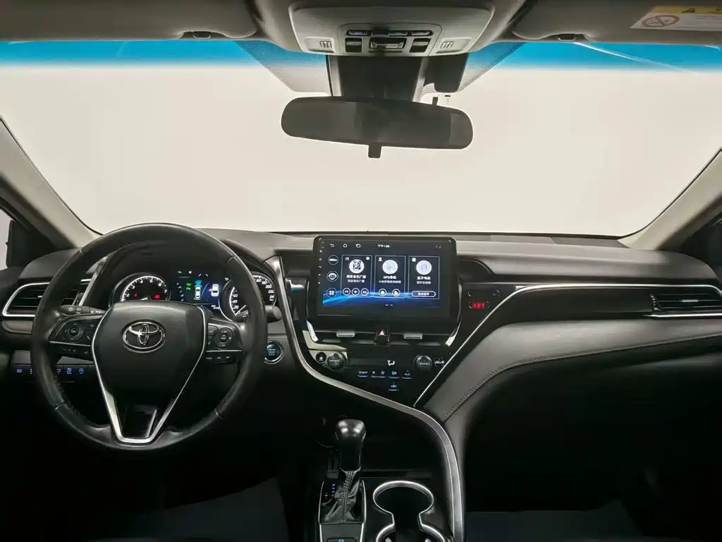 Toyota Camry 2023 — фото 15