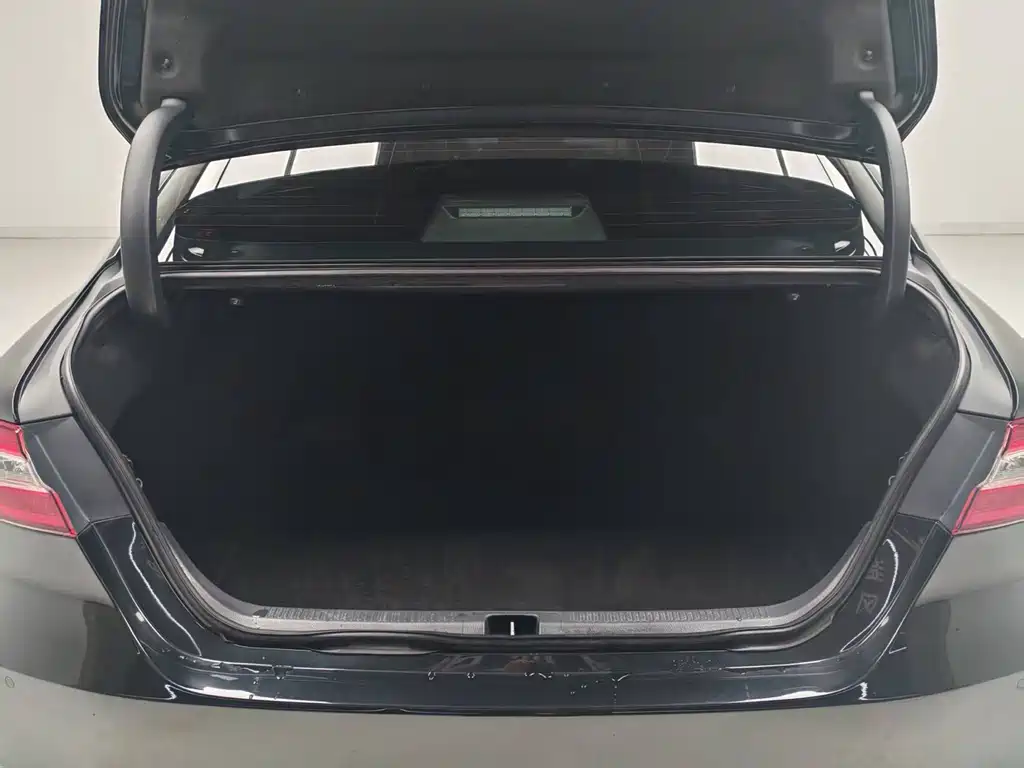 Toyota Camry 2023 — фото 10