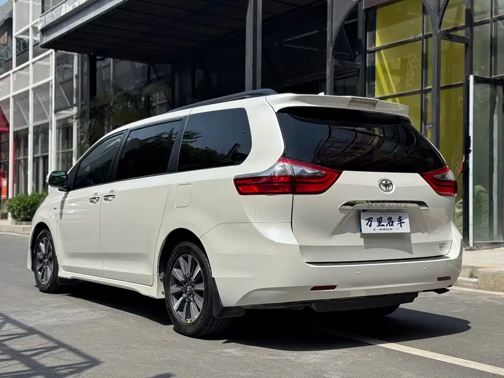 Toyota Sienna 2019 — фото 34