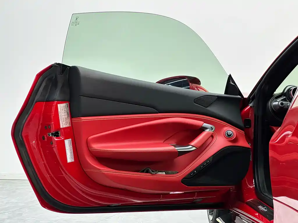 Ferrari F8 2022 — фото 18