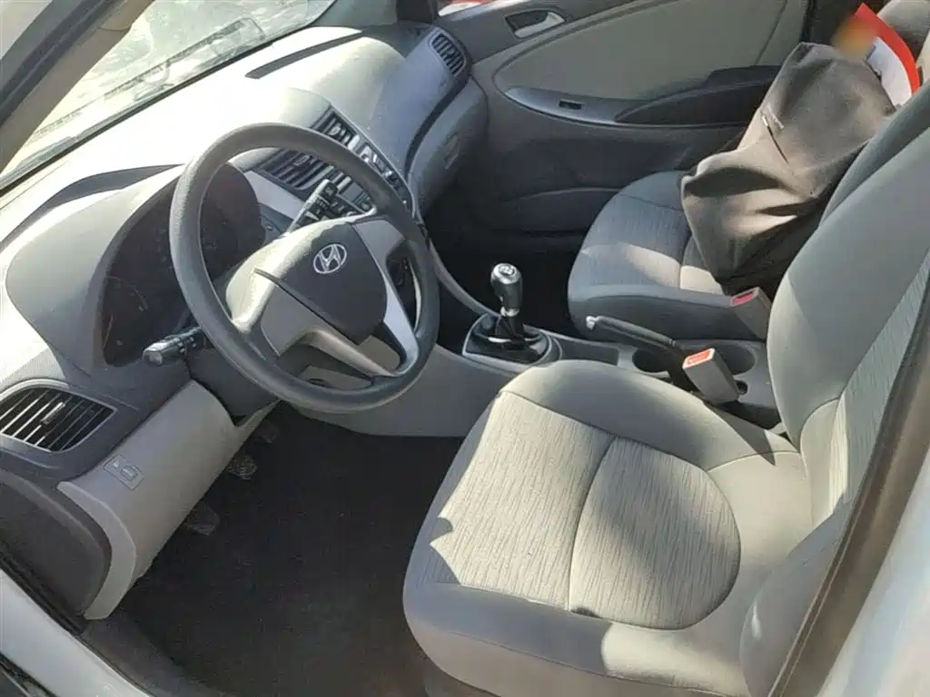 Hyundai Verna 2017 — фото 15