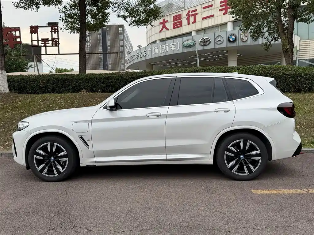 BMW iX3 2023 — фото 3