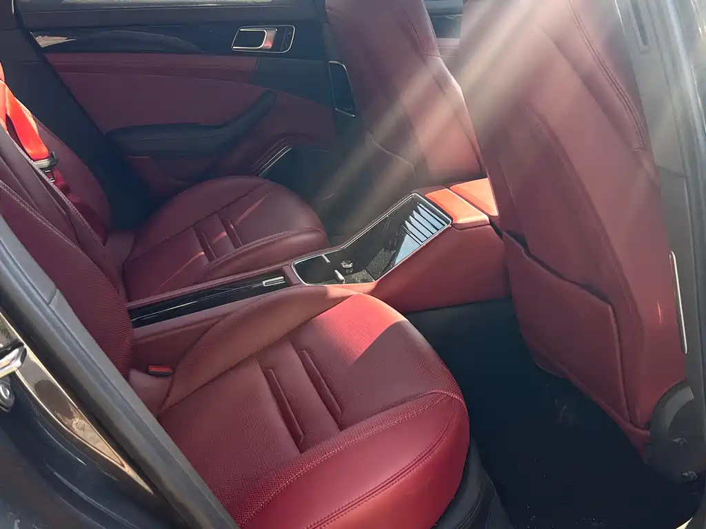 Porsche Panamera 2018 — фото 10