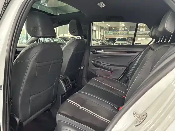 Volkswagen Golf 2023
