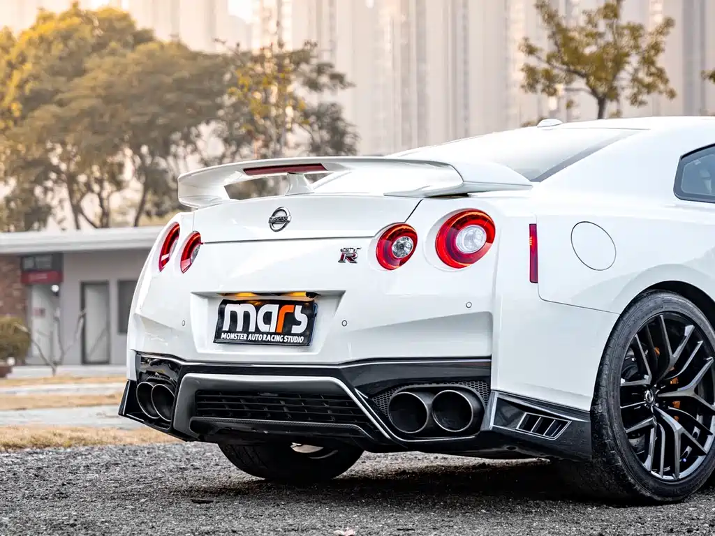 Nissan GT-R 2018 — фото 9