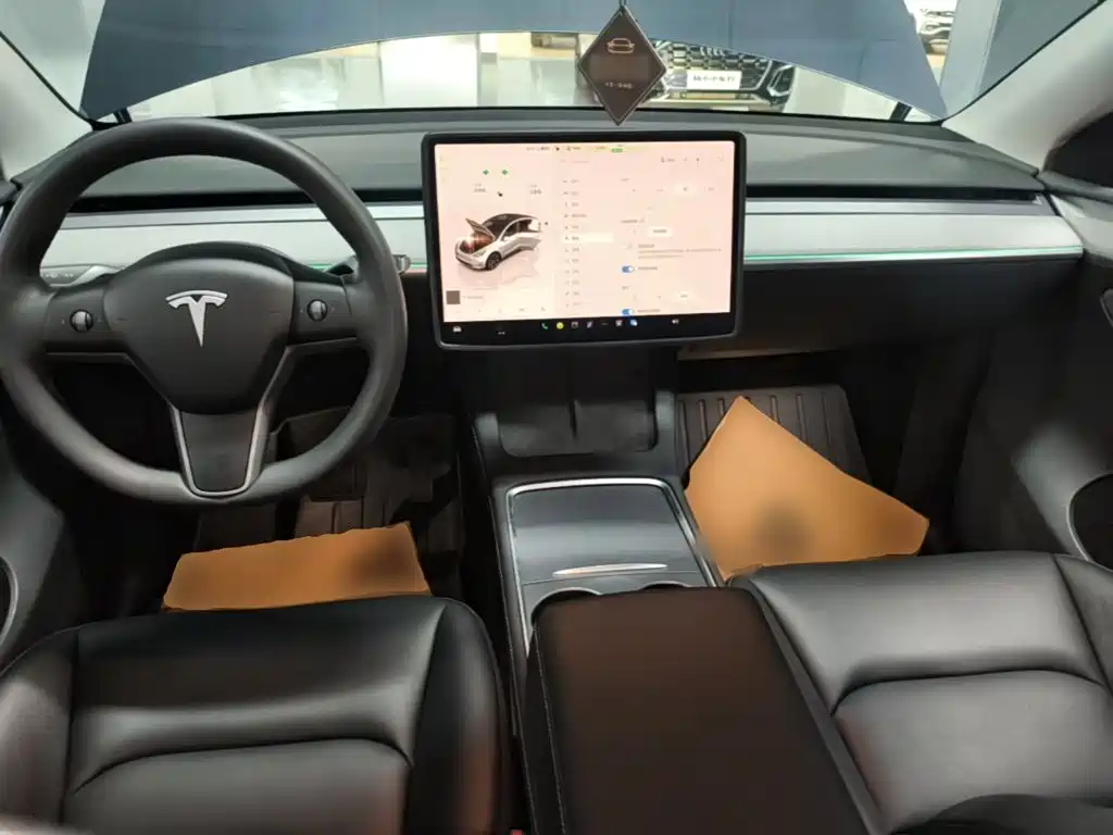 Tesla Model Y 2024 — фото 10
