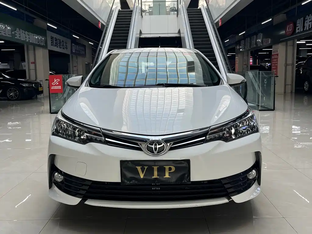 Toyota Corolla 2018 — фото 2
