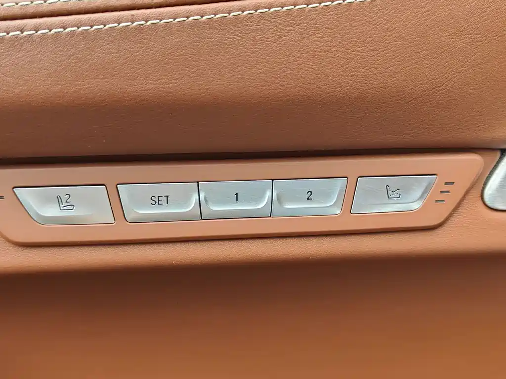 BMW 7 Series 2017 — фото 15