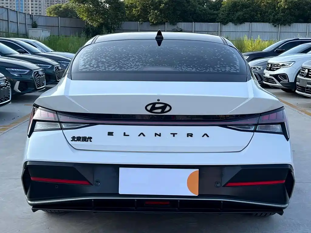 Hyundai Elantra 2023