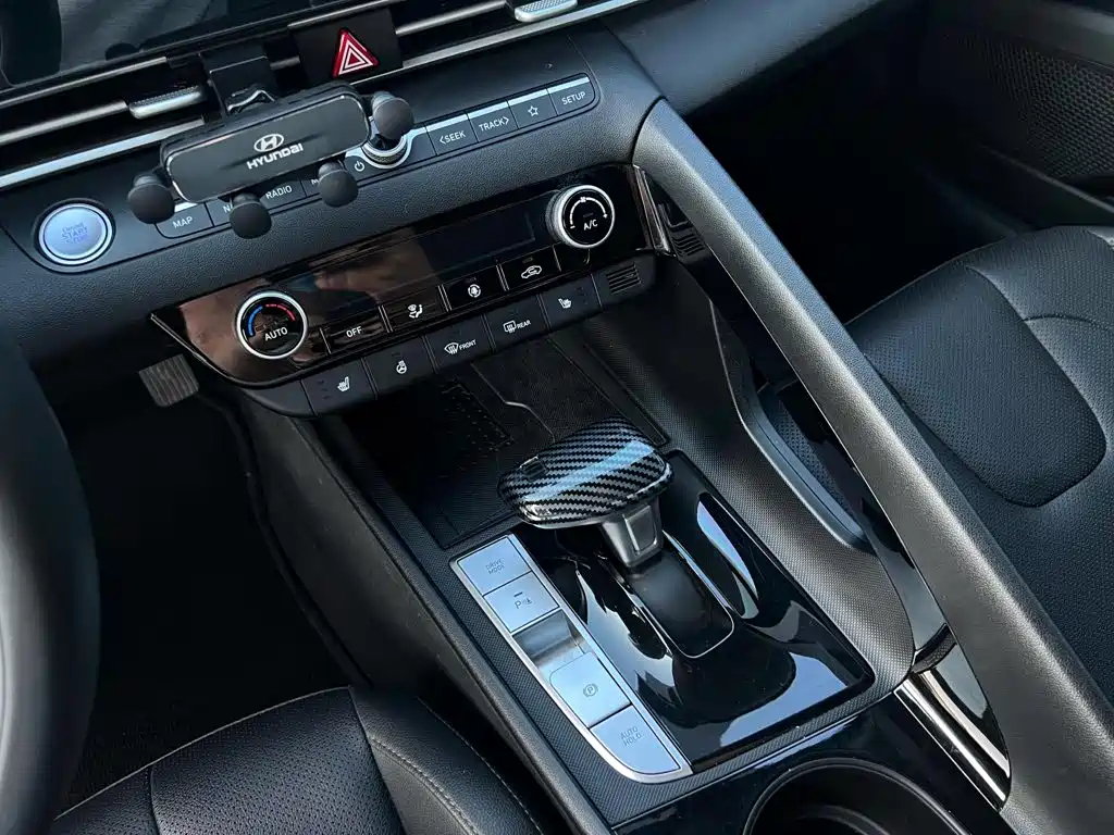 Hyundai Elantra 2023 — фото 12