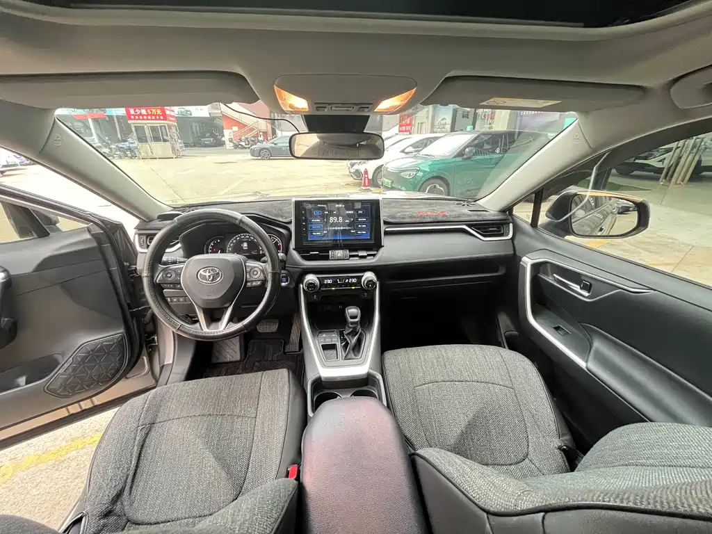 Toyota RAV4 2020 — фото 10