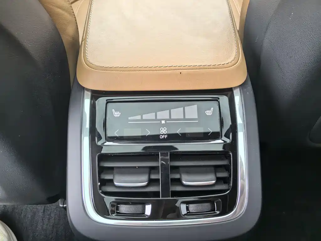 Volvo XC90 2016 — фото 15