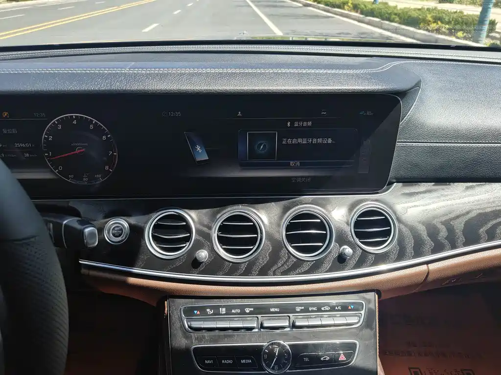 Mercedes-Benz E-Class 2018 — фото 11