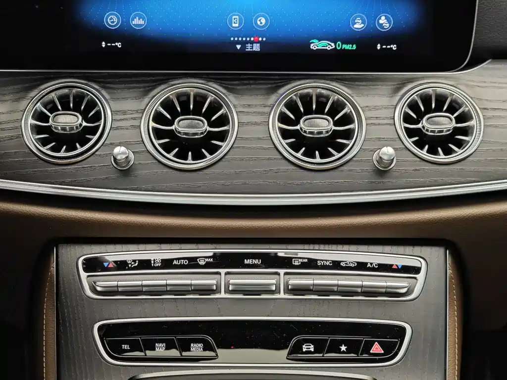 Mercedes-Benz E-Class 2023 — фото 17
